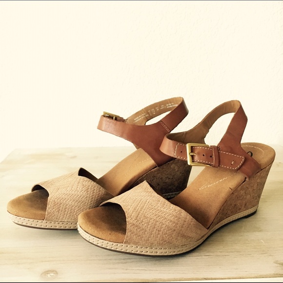 Clarks Wedges Size 7.5 Worn Once 🍁