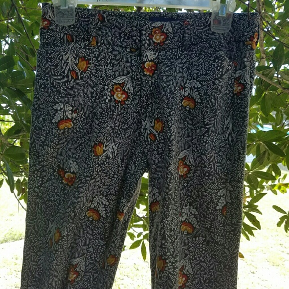 Old Navy Floral Patterned Pixie Pants