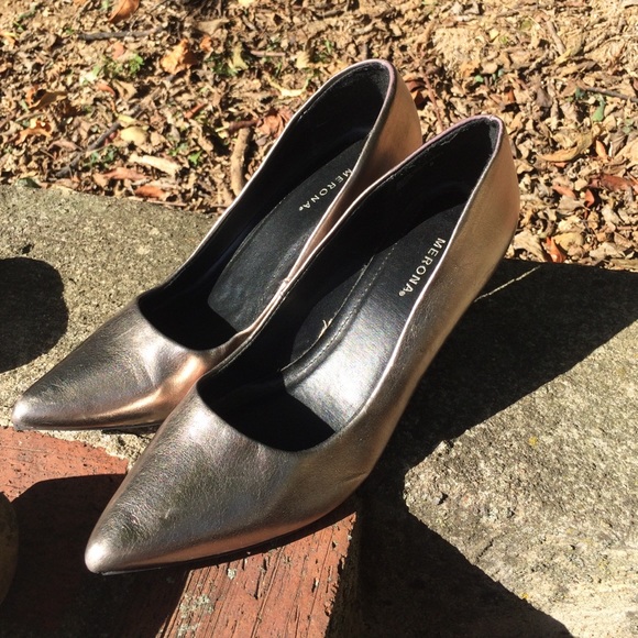 Pointed Toe Heels - Picture 4 of 4