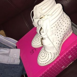 Women tennis shoe wedges