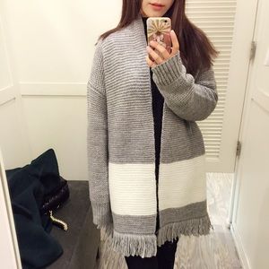 LOFT Brand new sweater