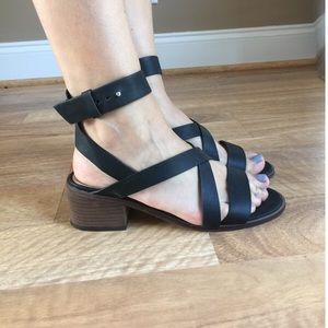 BLACK GLADIATOR HEELED SANDALS