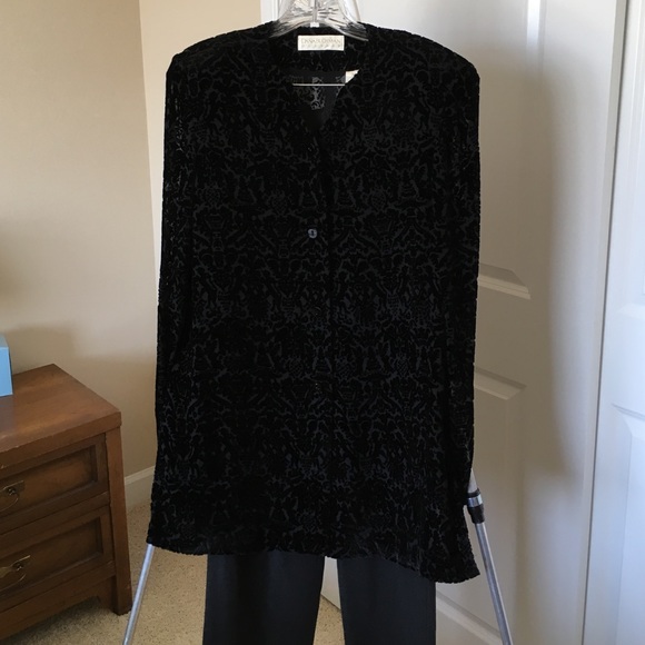 2 piece lightweight pant suit with long jacket. - Picture 1 of 4