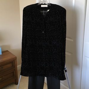 2 piece lightweight pant suit with long jacket.