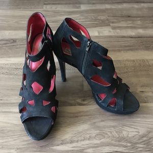 🦋 Pour la Victoire Black Suede Cutout Heels