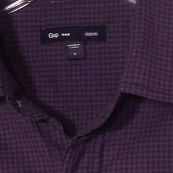 GAP Classic Fit Button Down - Picture 3 of 4