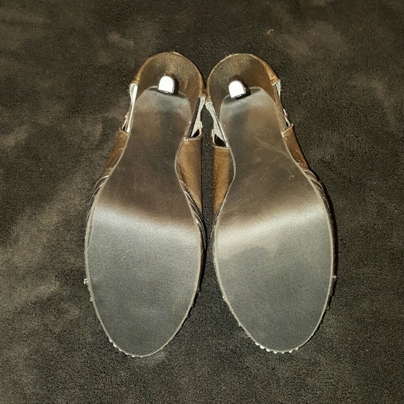 New Gorgeous Satin Heels - Picture 2 of 4