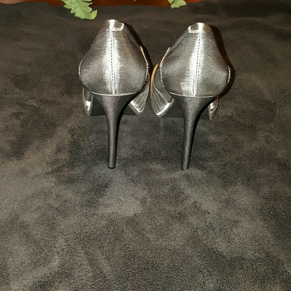 New Gorgeous Satin Heels - Picture 3 of 4