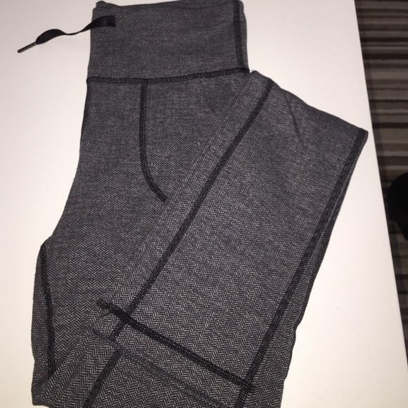 lululemon athletica Pants - Hard to find lululemon herringbone size 6