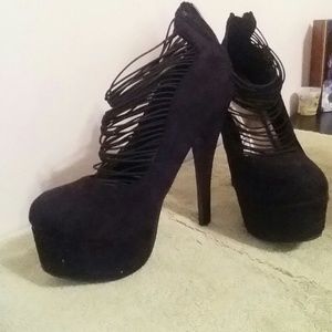 Black heeled boots