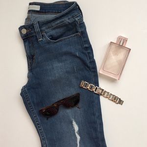 CLEARANCE 💥💥Levi Strauss distressed jeans