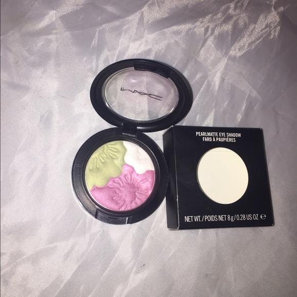 MAC eye shadow/blush ((Pearlmatte))