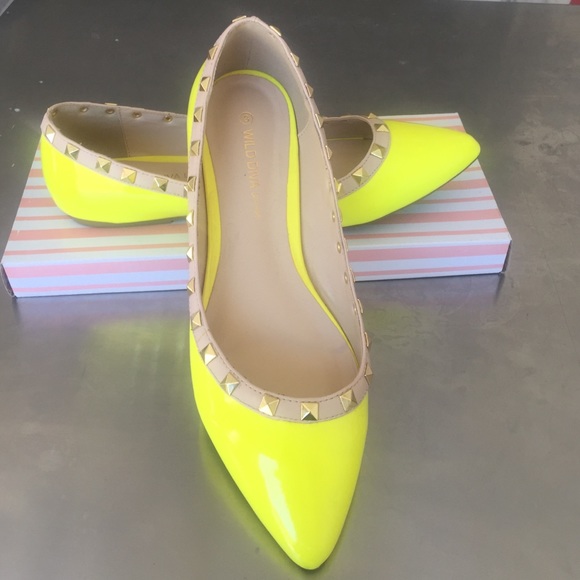 Rock Studded neon patent leather flat