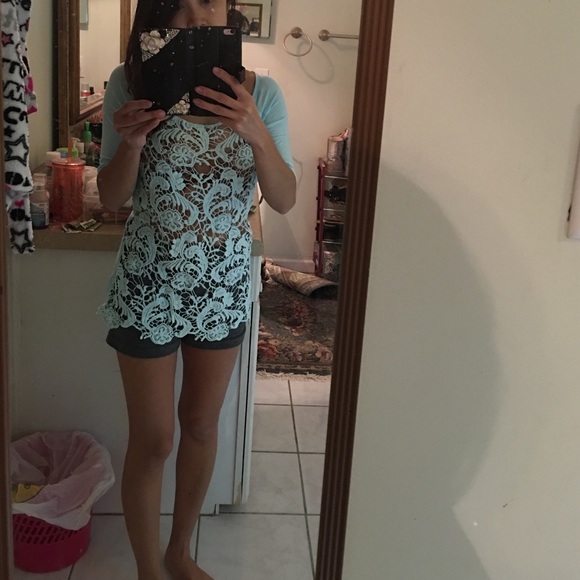 Pretty light blue daytrip top size small - Picture 3 of 4