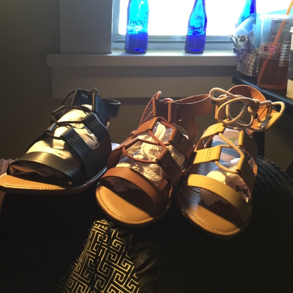 MIA Gladiator Shoes BNWT 2 different colors. - Picture 4 of 5