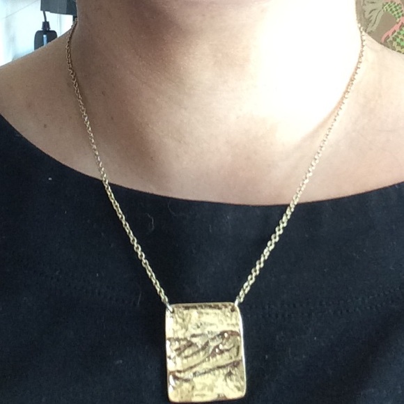 Banana republic goldtone necklace textured