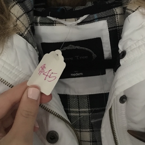 White vest. - Picture 2 of 4