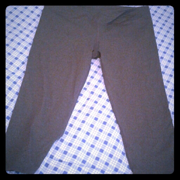 Kate hudson  Fabletics Crop sport legging.