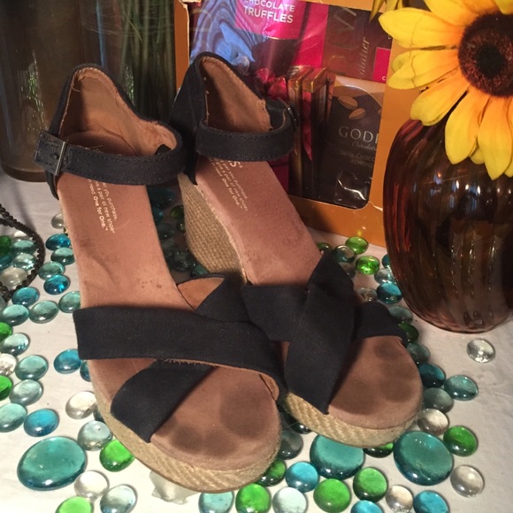 TOMS Shoes - TOMS Wedges