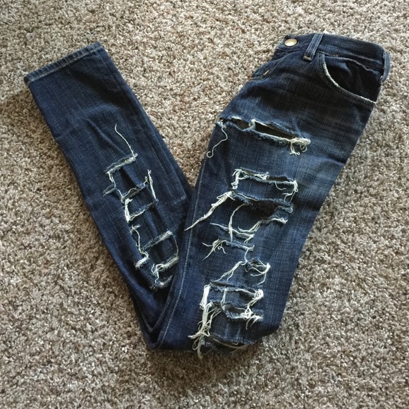 SALE 🌟🌟Current Elliott shredded skinny 25