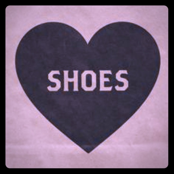 Shoes this way 👉🏼