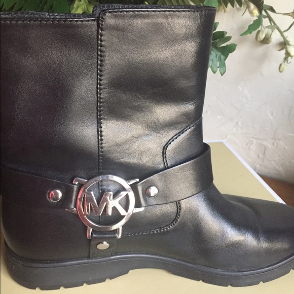 ♦️SOLD♦️Michael Kors ankle boots! - Picture 2 of 3