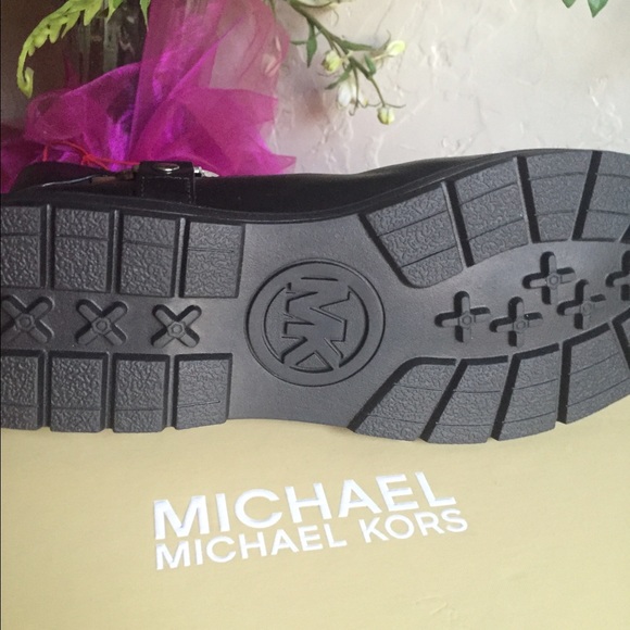 ♦️SOLD♦️Michael Kors ankle boots! - Picture 3 of 3