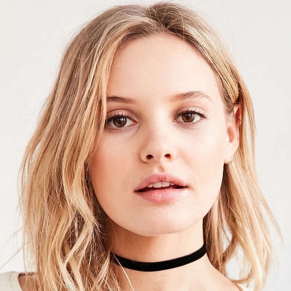 Urban Outfitters Jewelry - NWT Skinny Black Velvet Choker Necklace