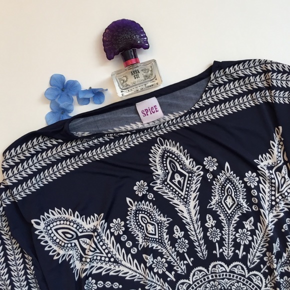 CLEARANCE 💥💥Navy blue butterfly sleeve top