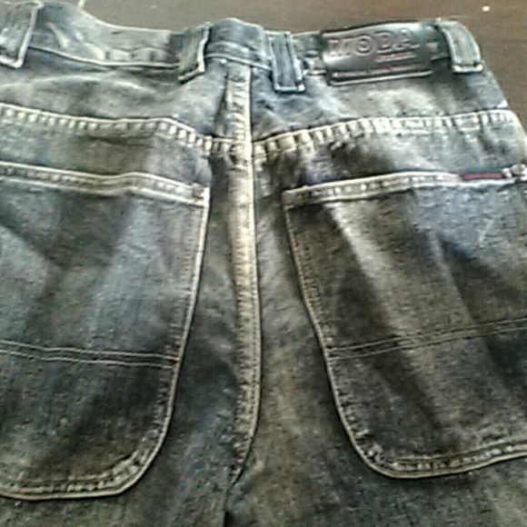 Blue Jeans - Picture 3 of 4
