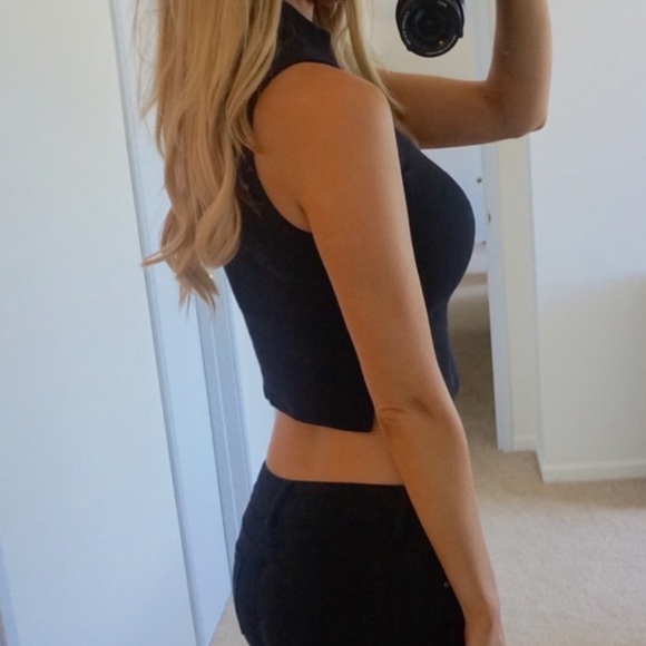 Black Ribbed Crop Top - Picture 3 of 4