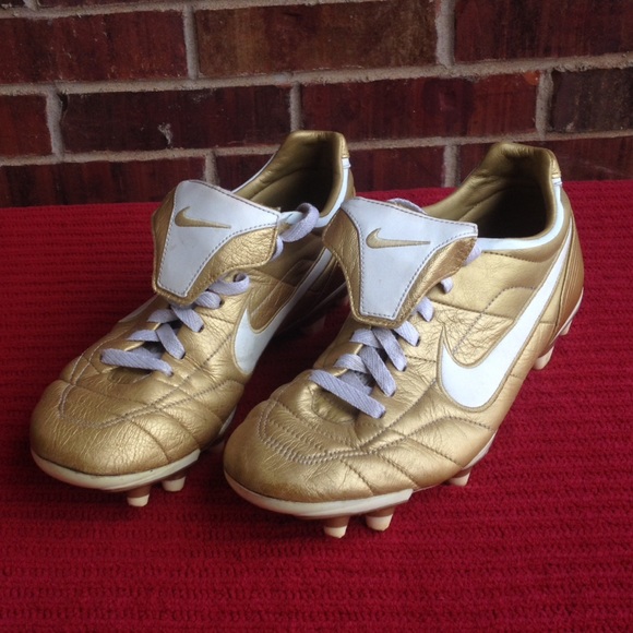 NIKE women's soccer cleats