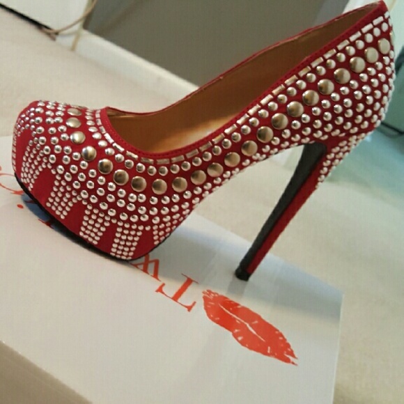 5 inch studded Red pumps. Fits like a 5.5 wide - Picture 3 of 4