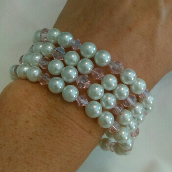 Handmade Pink & White Memory Wire Bracelet - Picture 3 of 3