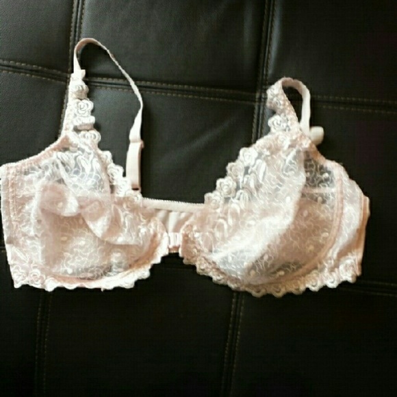 Other - Delicate pink lace front clasping bra