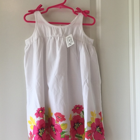 Brand new 4T Carters dress.