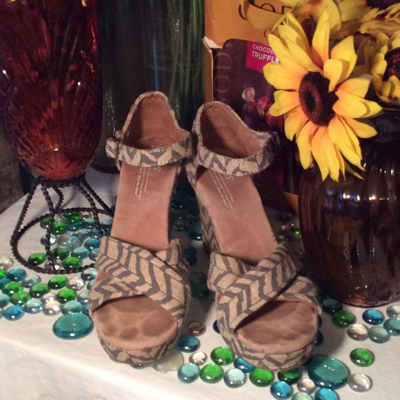 TOMS Shoes - TOMS Wedges