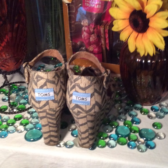 TOMS Wedges - Picture 2 of 4