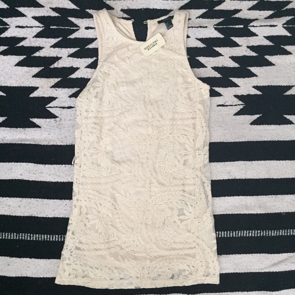 🚨TAGS ON! 🚨Forever 21 Embroidered Mini Dress