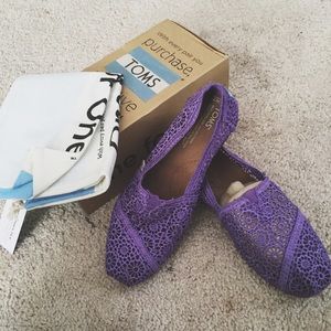 Purple lace toms