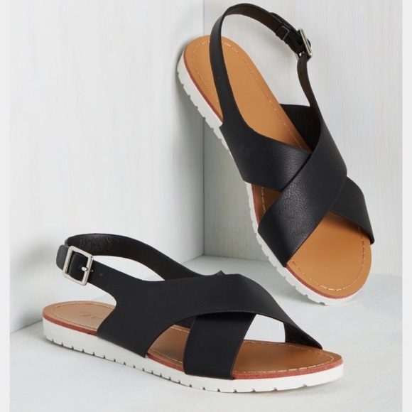 NWT ModCloth Walk It Like It's Hot sandal 6