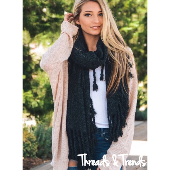 Chunky Knit Blanket Scarf - Picture 2 of 3