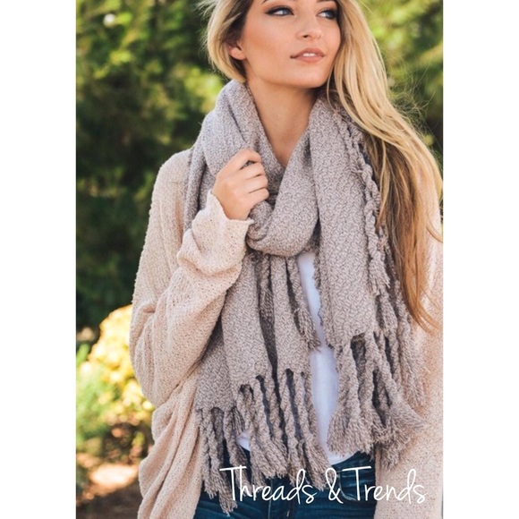 Chunky Knit Blanket Scarf - Picture 2 of 2