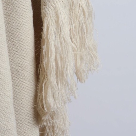 Poncho/Cape Wrap - Picture 2 of 2