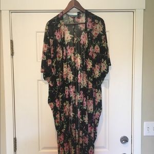 Gorgeous floral long duster / Kimono bat wing