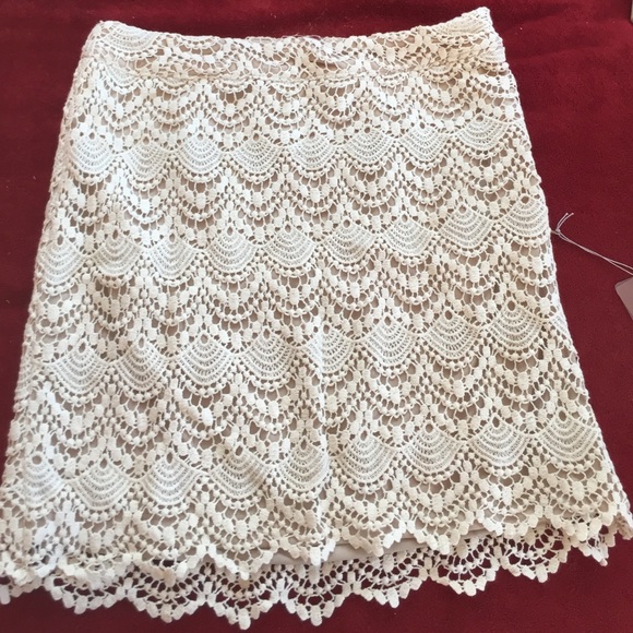 Scalloped cream skirt- new
