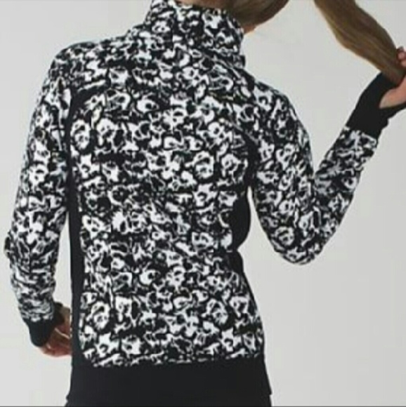 Lululemon cozy cuddle up jacket - Picture 2 of 4