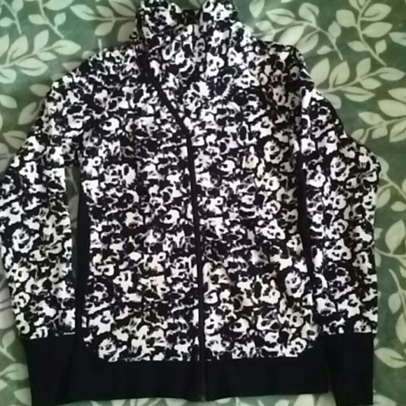 Lululemon cozy cuddle up jacket - Picture 3 of 4