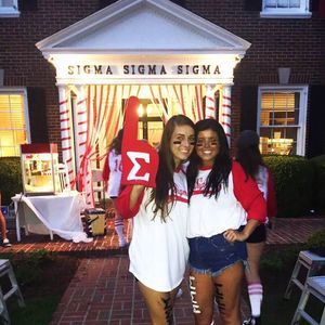 Meet your Posher, Dena