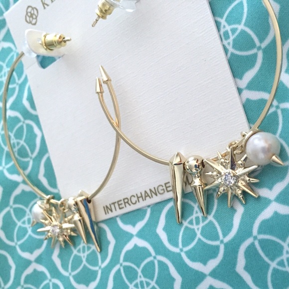 NWT Kendra Scott Cindy Gold Charm Hoop Earring - Picture 2 of 3